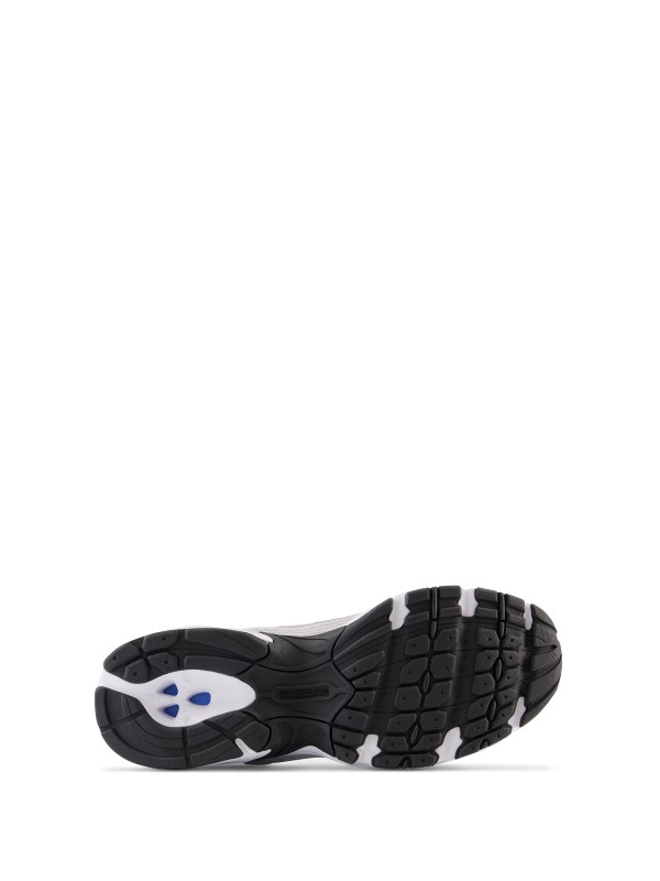 530 light gray sneakers