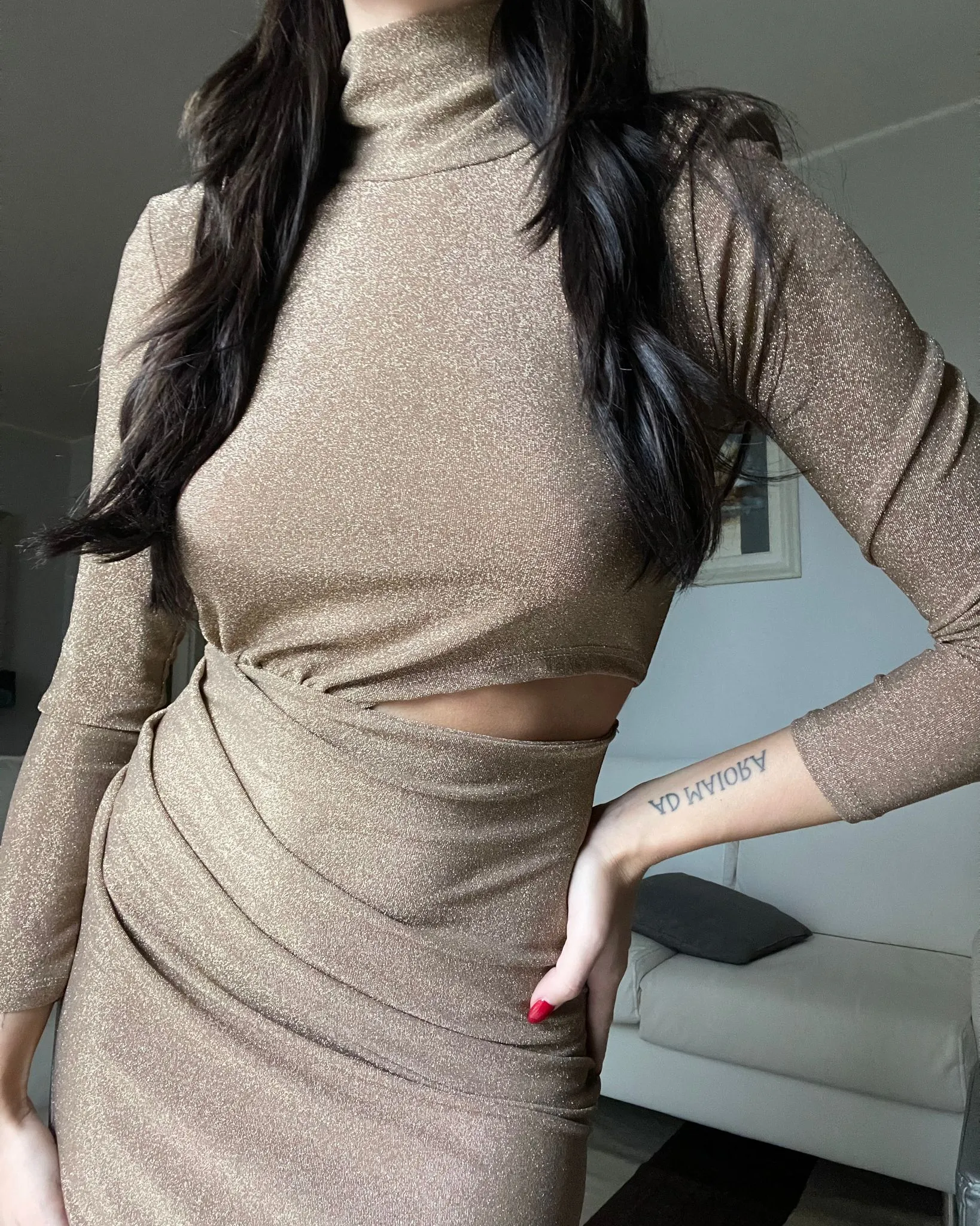 Abito cut-out dorato