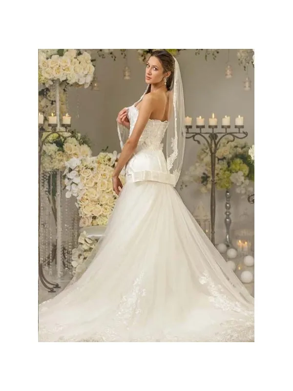 Abito da Sposa in pizzo mezza sirena economico elegante e chic outlet sposa