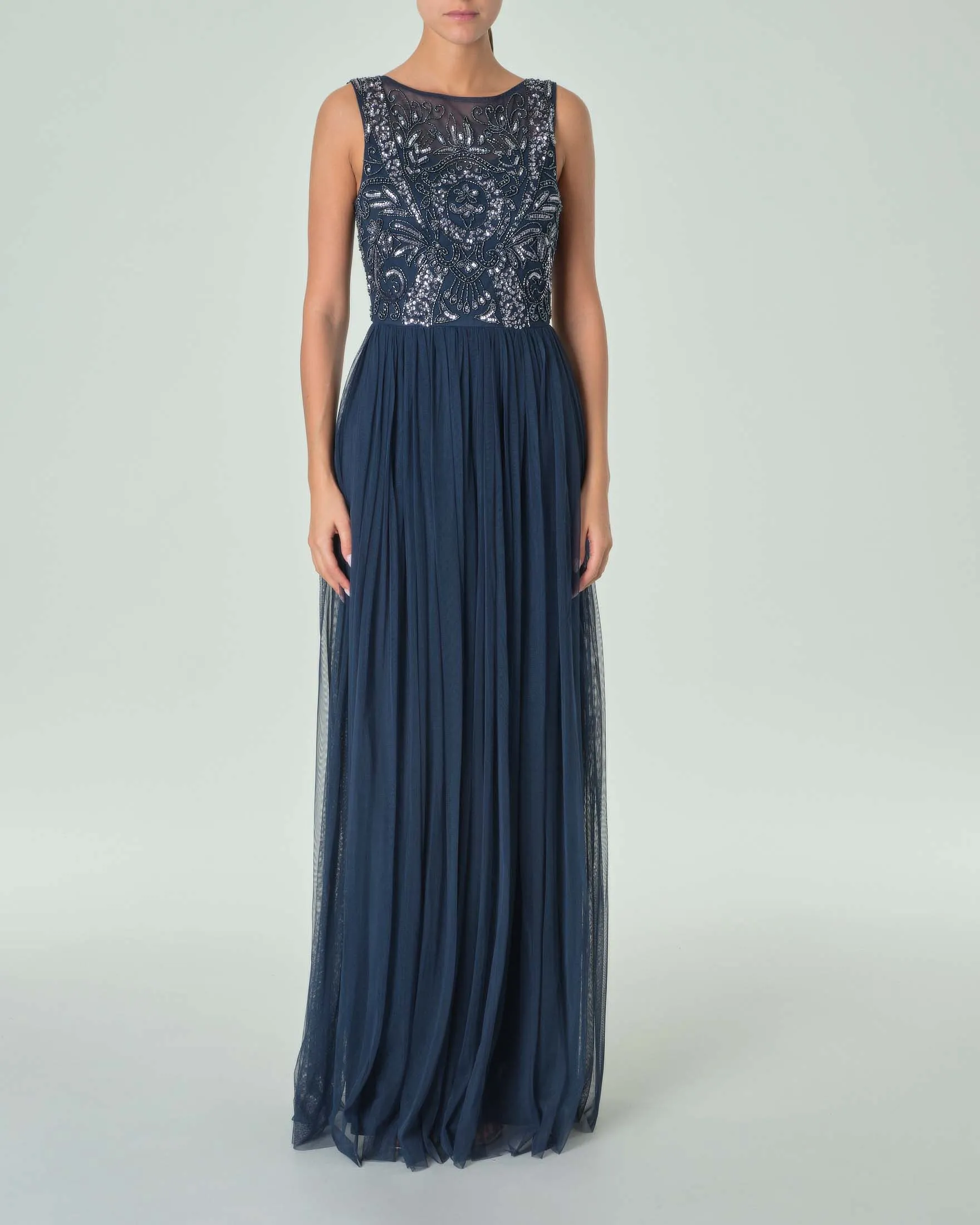 Abito lungo blu navy in tulle con corpetto senza maniche ricamato in perline e paillettes
