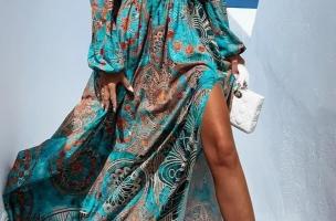 Abito lungo elegante con stampa Montella, celeste