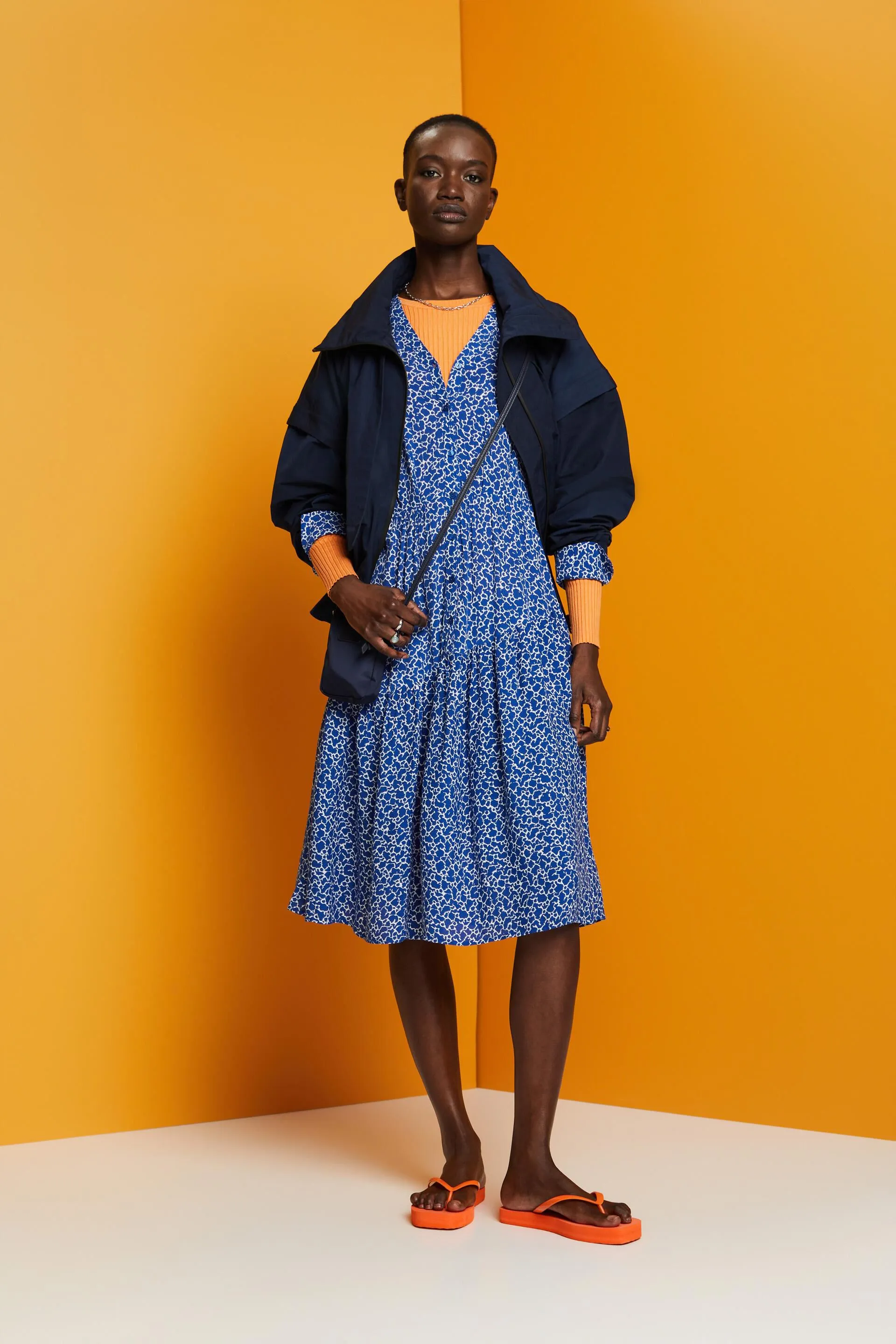 Abito midi con stampa floreale allover