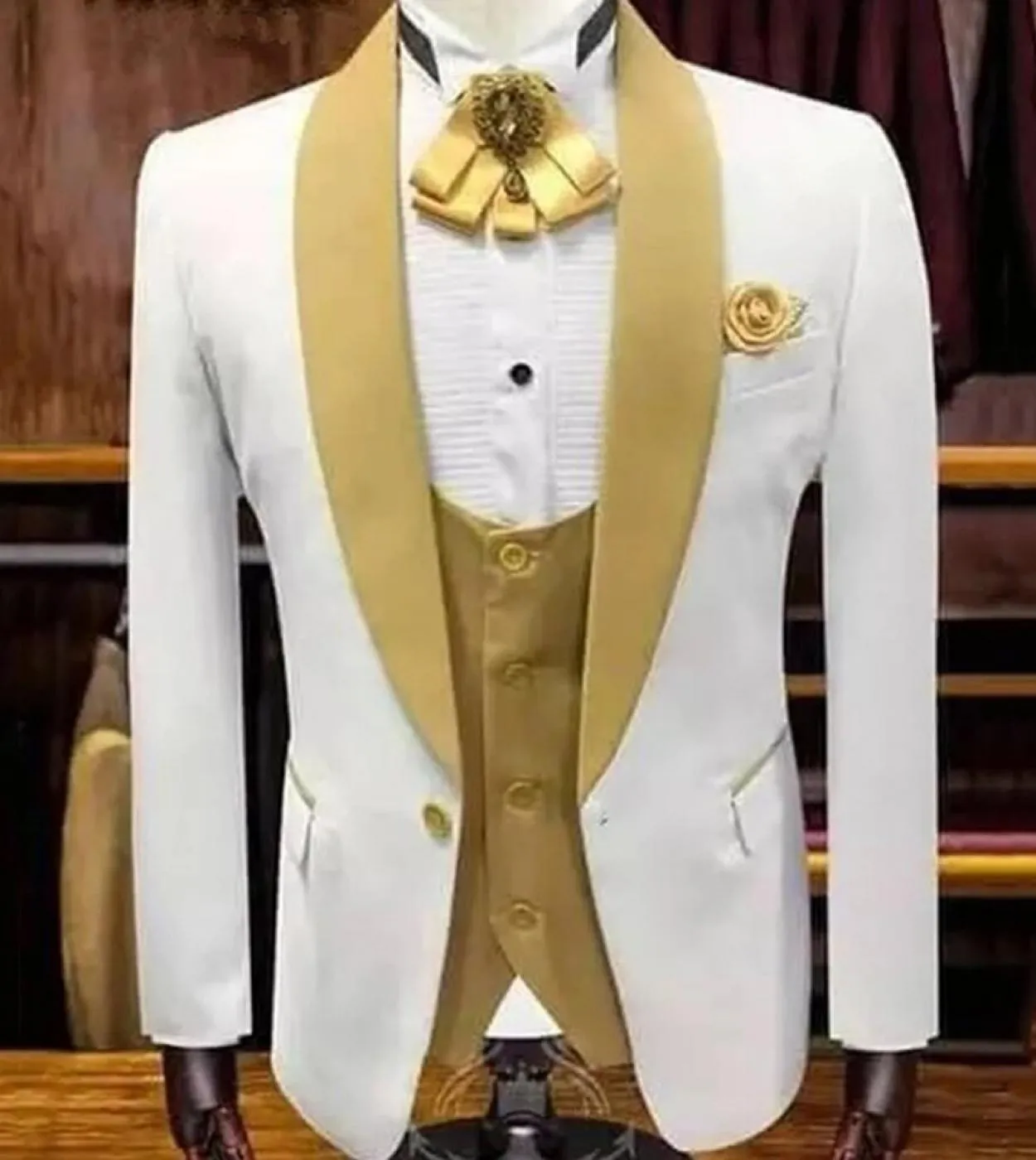 Abito su misura con pantaloni Smoking da sposa bianco per sposo con scialle dorato Risvolto 3 pezzi Abiti da uomo slim fit Costu