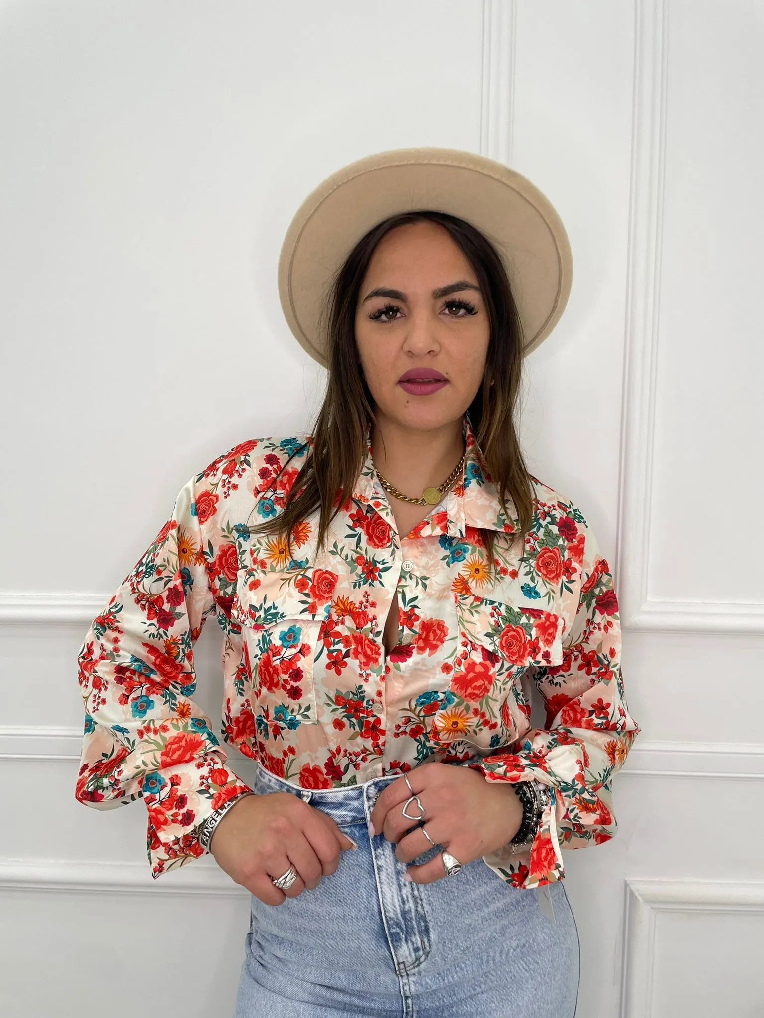 Camicia a fiori con elastico alle maniche