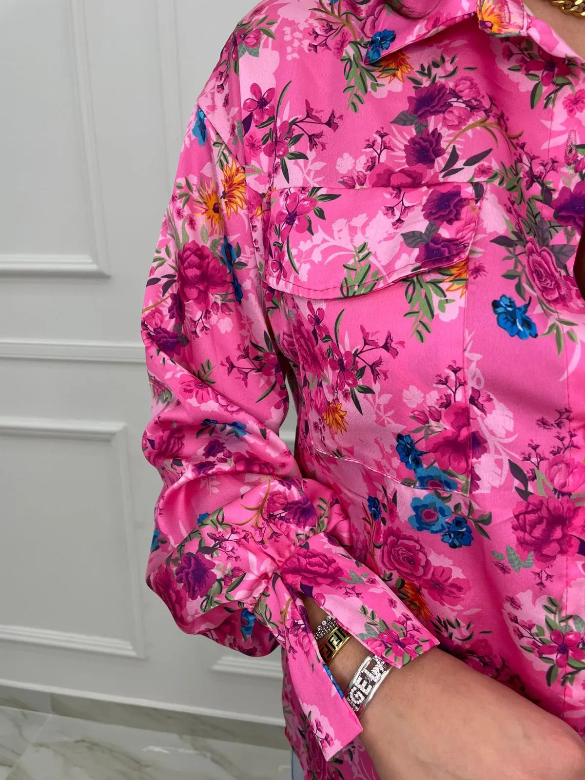 Camicia a fiori con elastico alle maniche