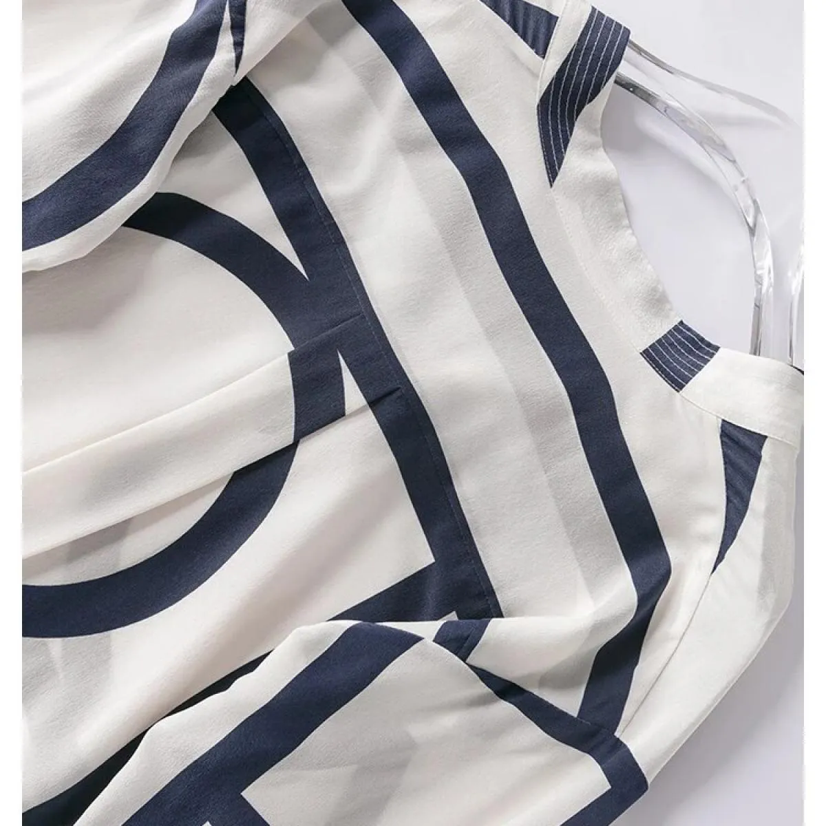 Camicia da donna a maniche lunghe allentata slim con colletto alla coreana a righe in colore a contrasto di seta imitazione