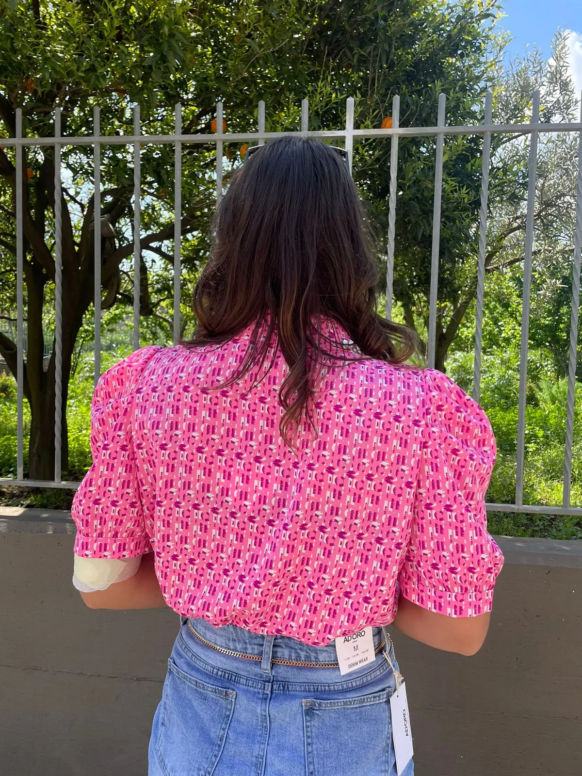 Camicia mezza manica a fantasia con collo swarovski