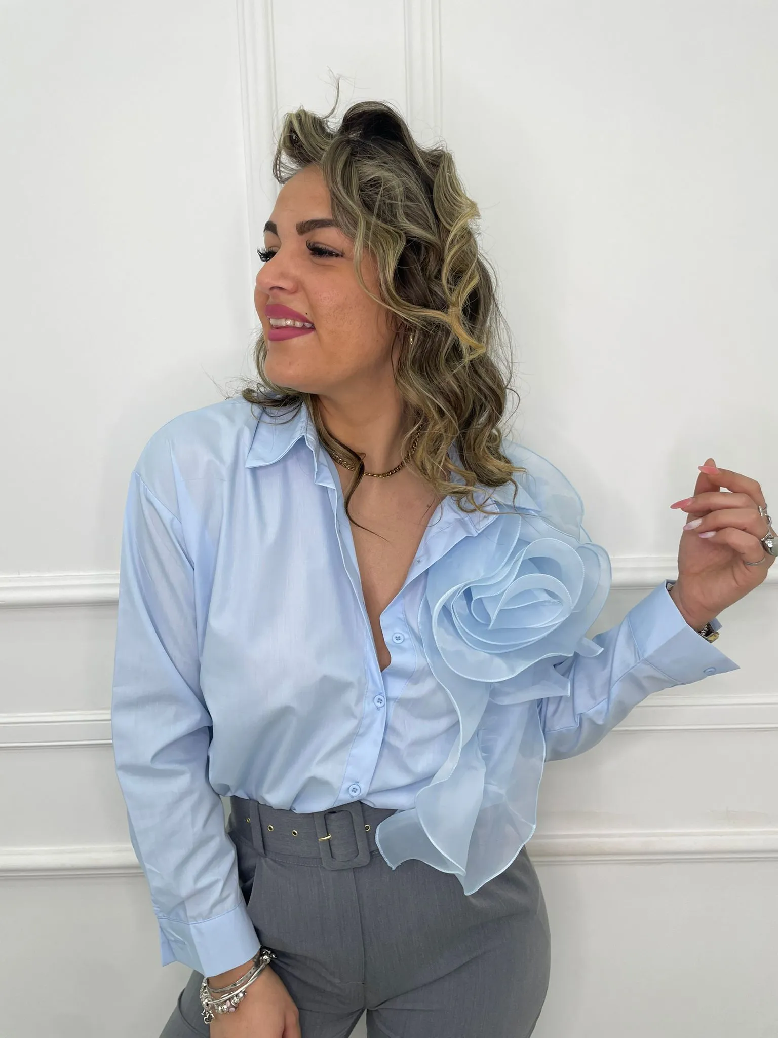 Camicia over in cotone con applicazione fiore