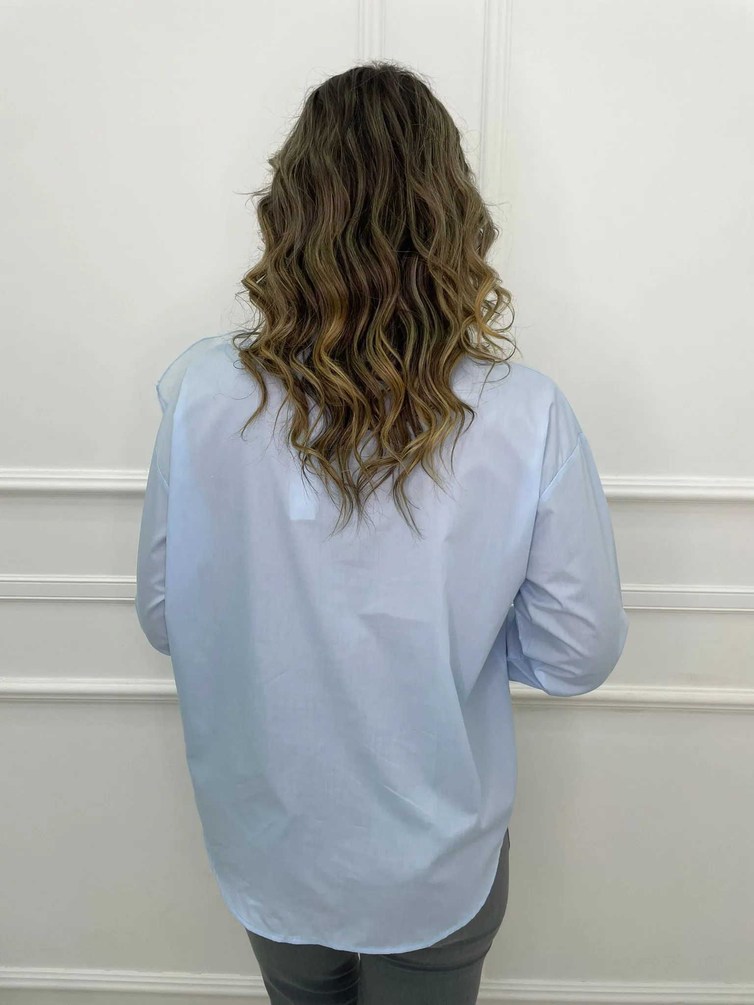 Camicia over in cotone con applicazione fiore