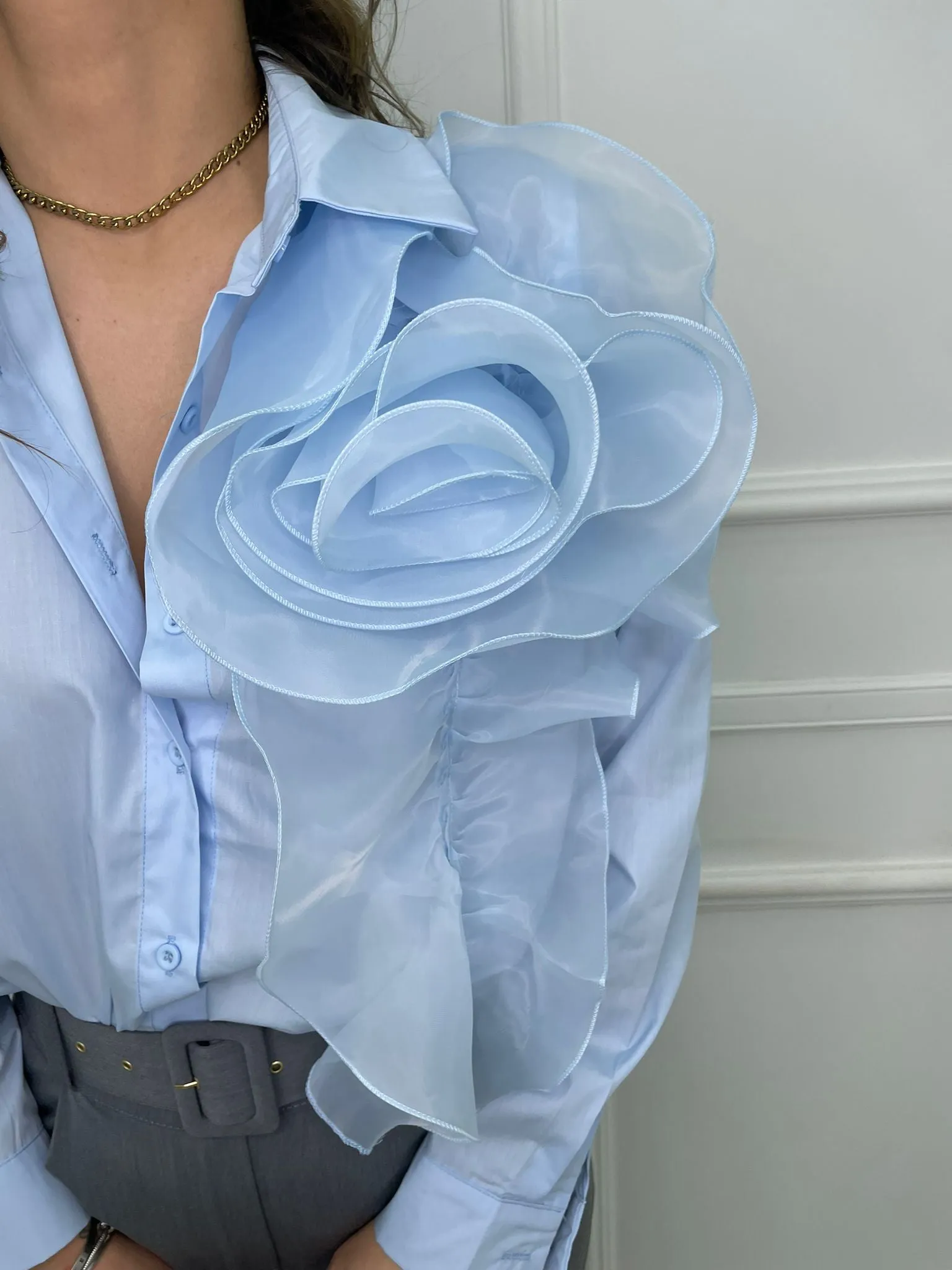 Camicia over in cotone con applicazione fiore