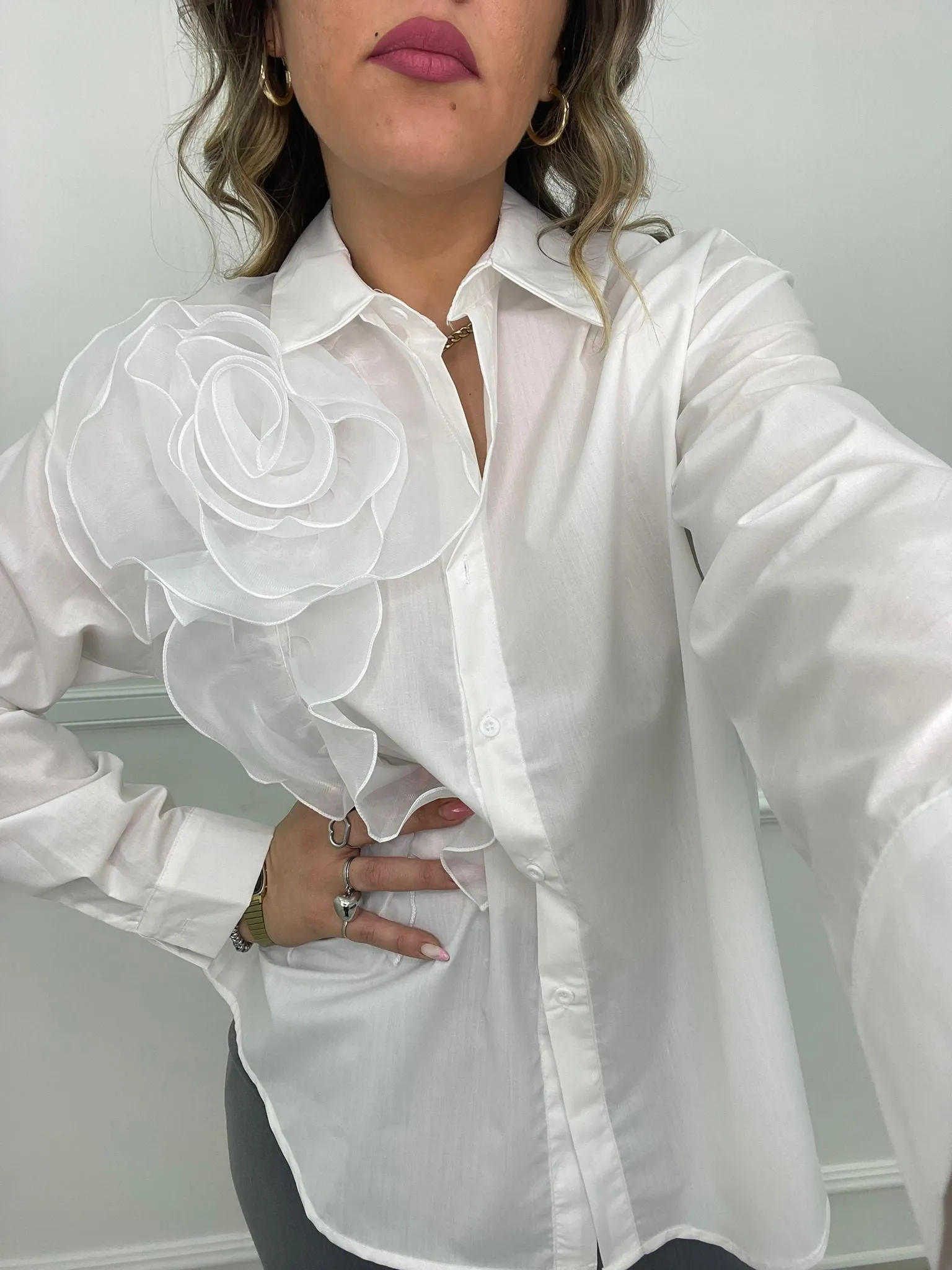 Camicia over in cotone con applicazione fiore