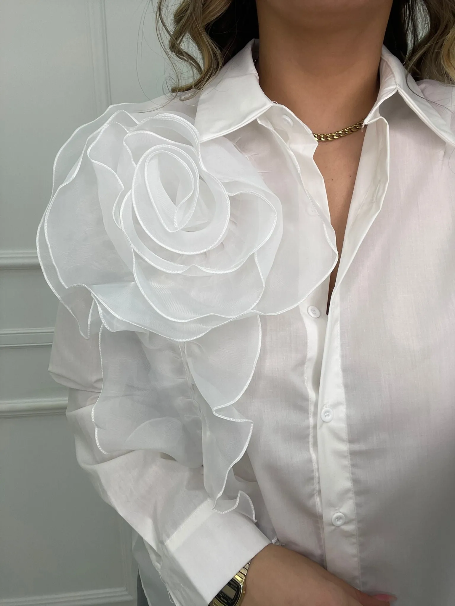 Camicia over in cotone con applicazione fiore