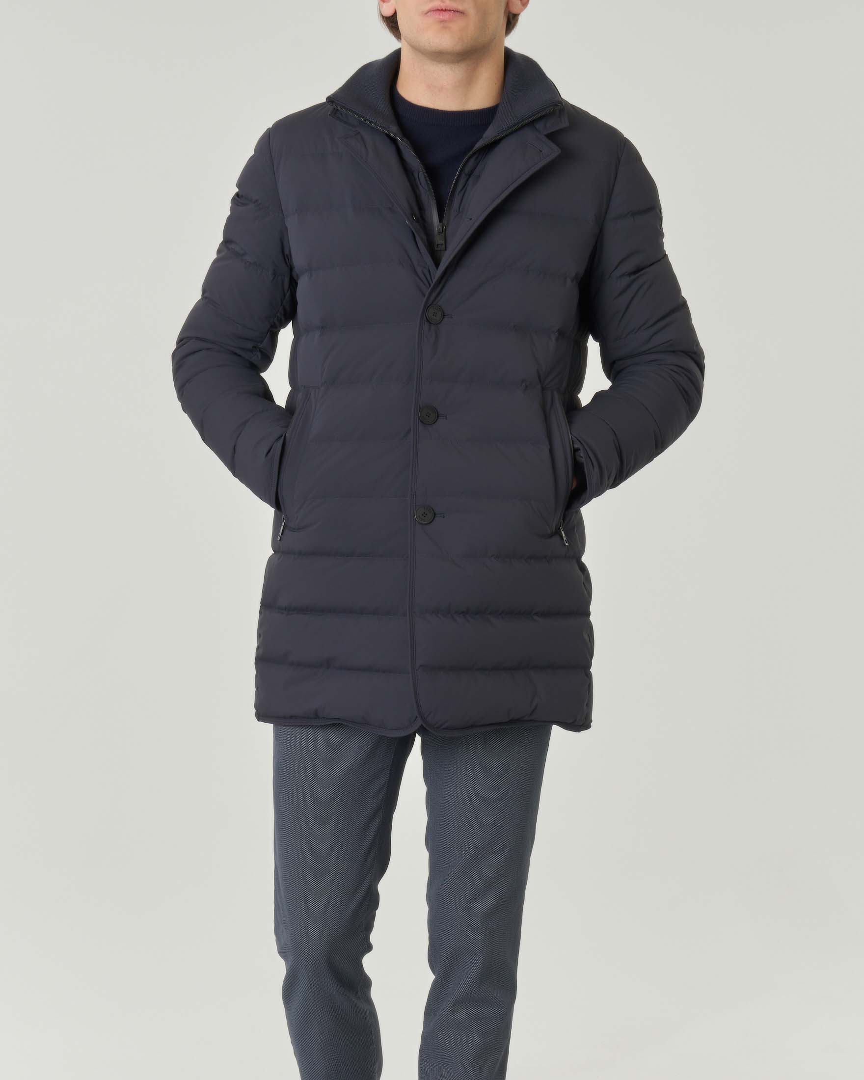 Cappotto blu trapuntato e imbottito in piuma con davantino staccabile