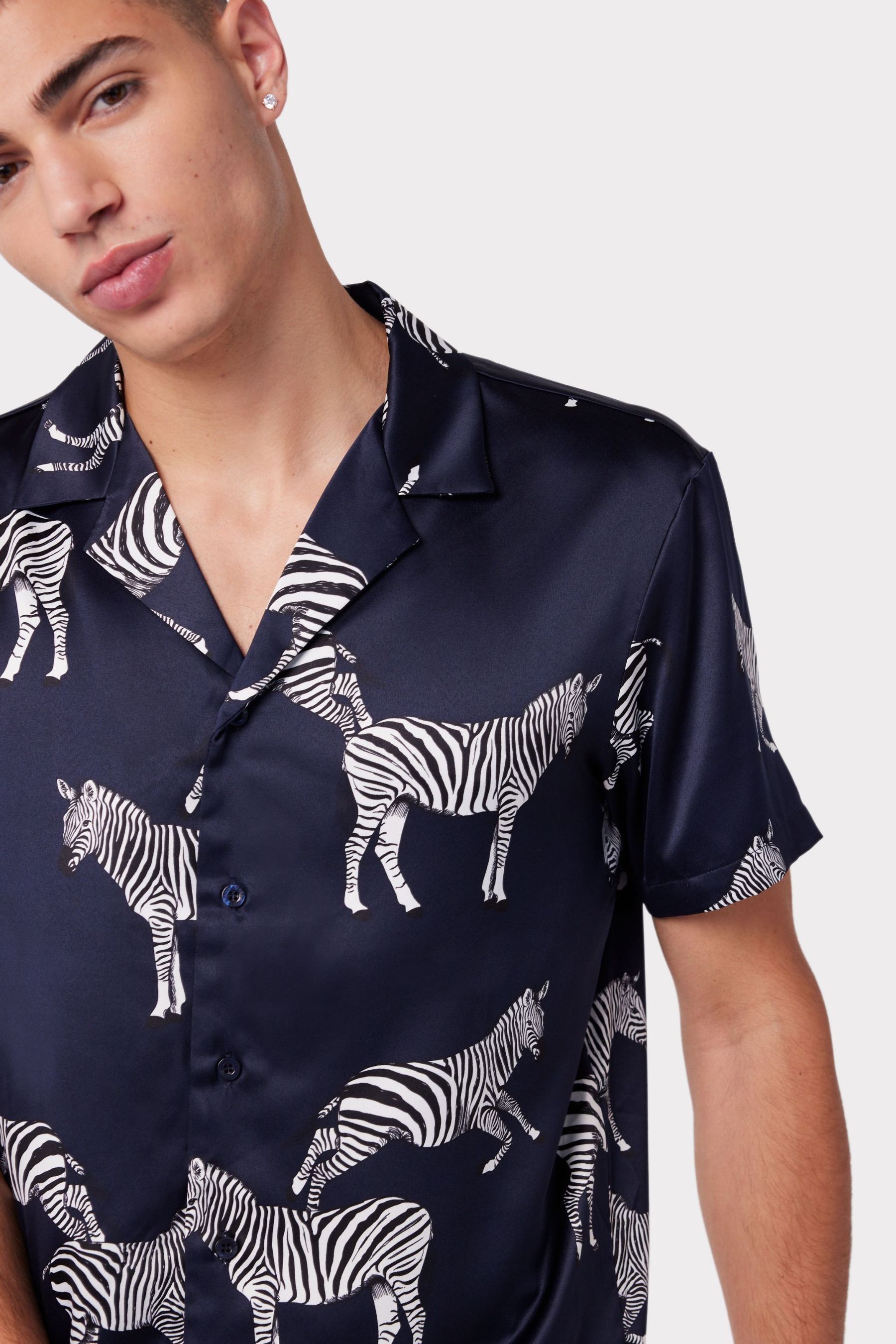 Chelsea Peers Uomo Satin - Pigiama corto blu navy con Stampa zebrato