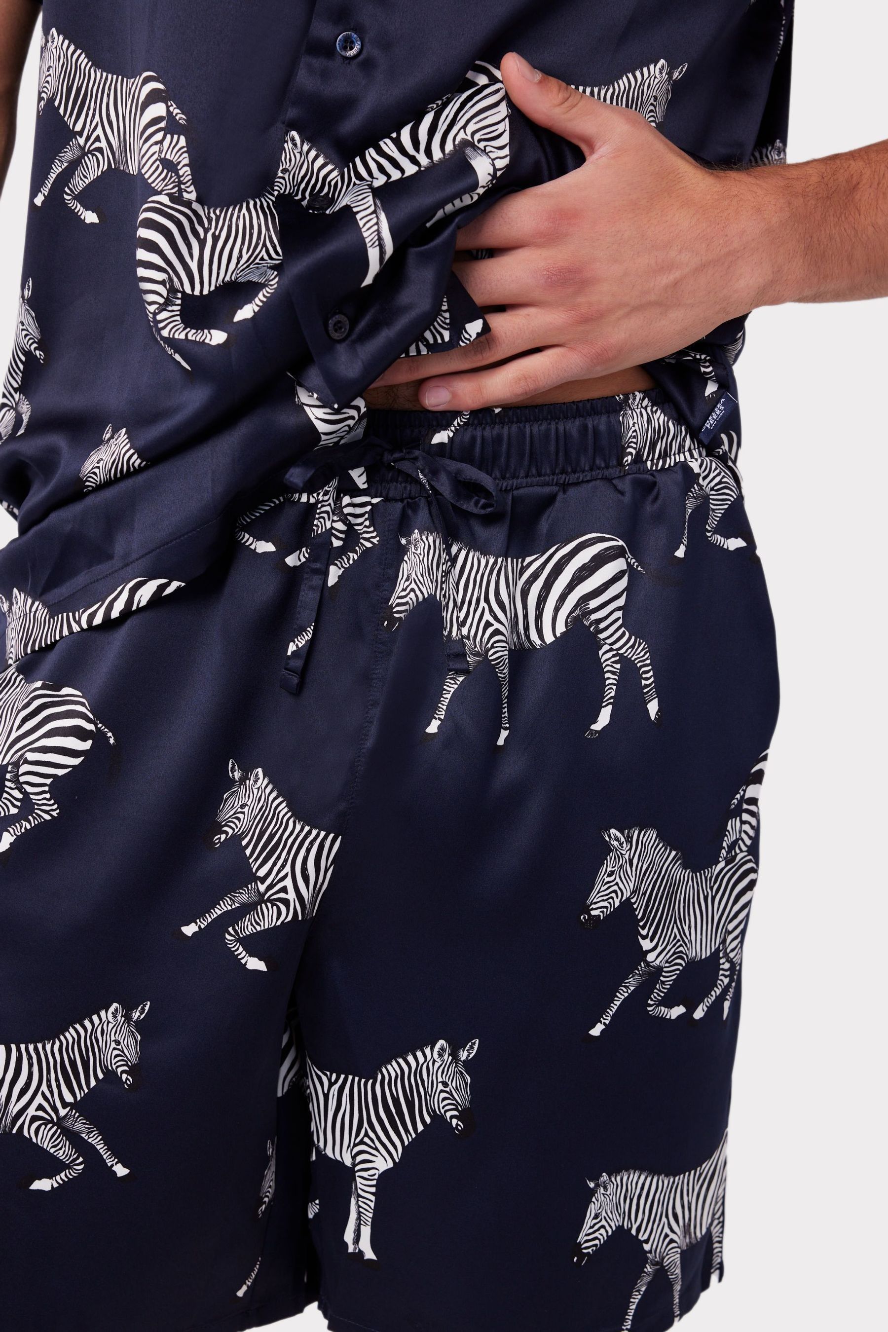 Chelsea Peers Uomo Satin - Pigiama corto blu navy con Stampa zebrato