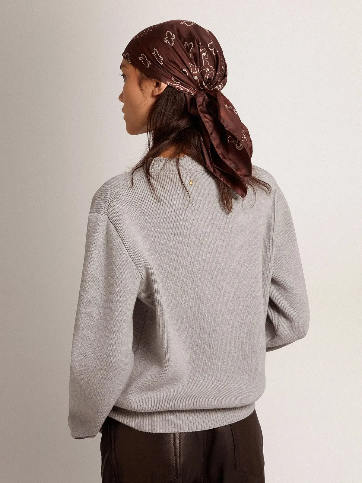 Maglione da donna girocollo in cotone grigio