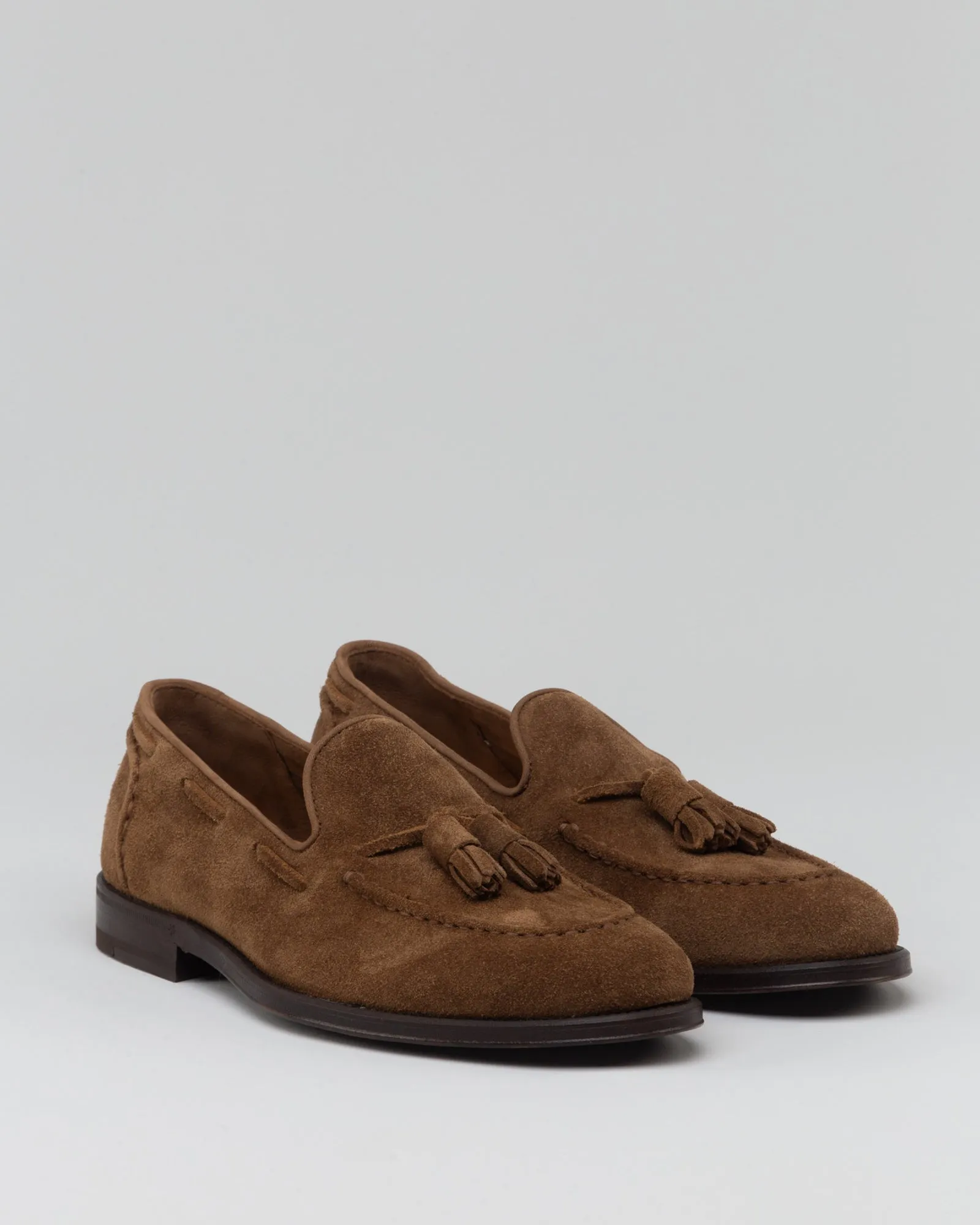 Mocassino in suede con nappine