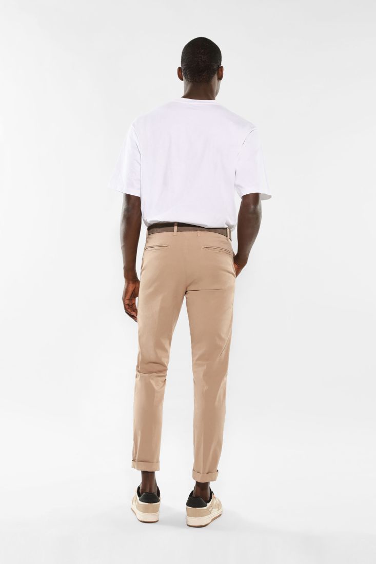 Pantaloni slim-fit con tasche verticali