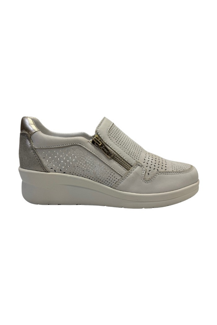 Riposella mocassino in pelle traforata Manuela wa02bx