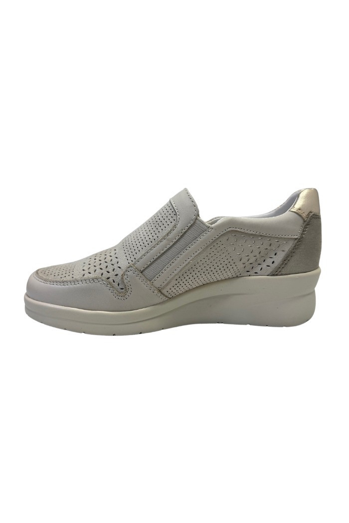 Riposella mocassino in pelle traforata Manuela wa02bx