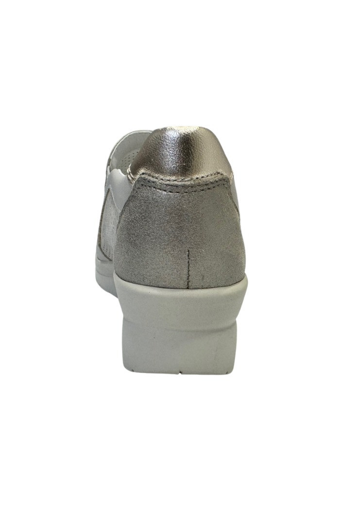Riposella mocassino in pelle traforata Manuela wa02bx