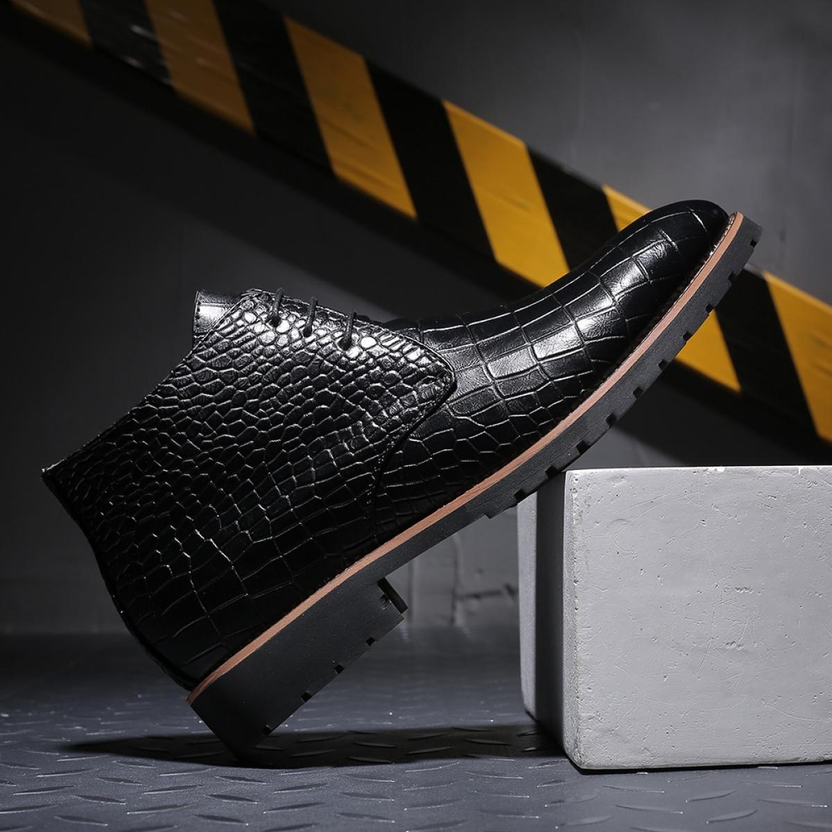 Stivaletti moda uomo stivaletti stringati in pelle di coccodrillo stivaletti Martin stivaletti uomo scarpe casual appartamenti a