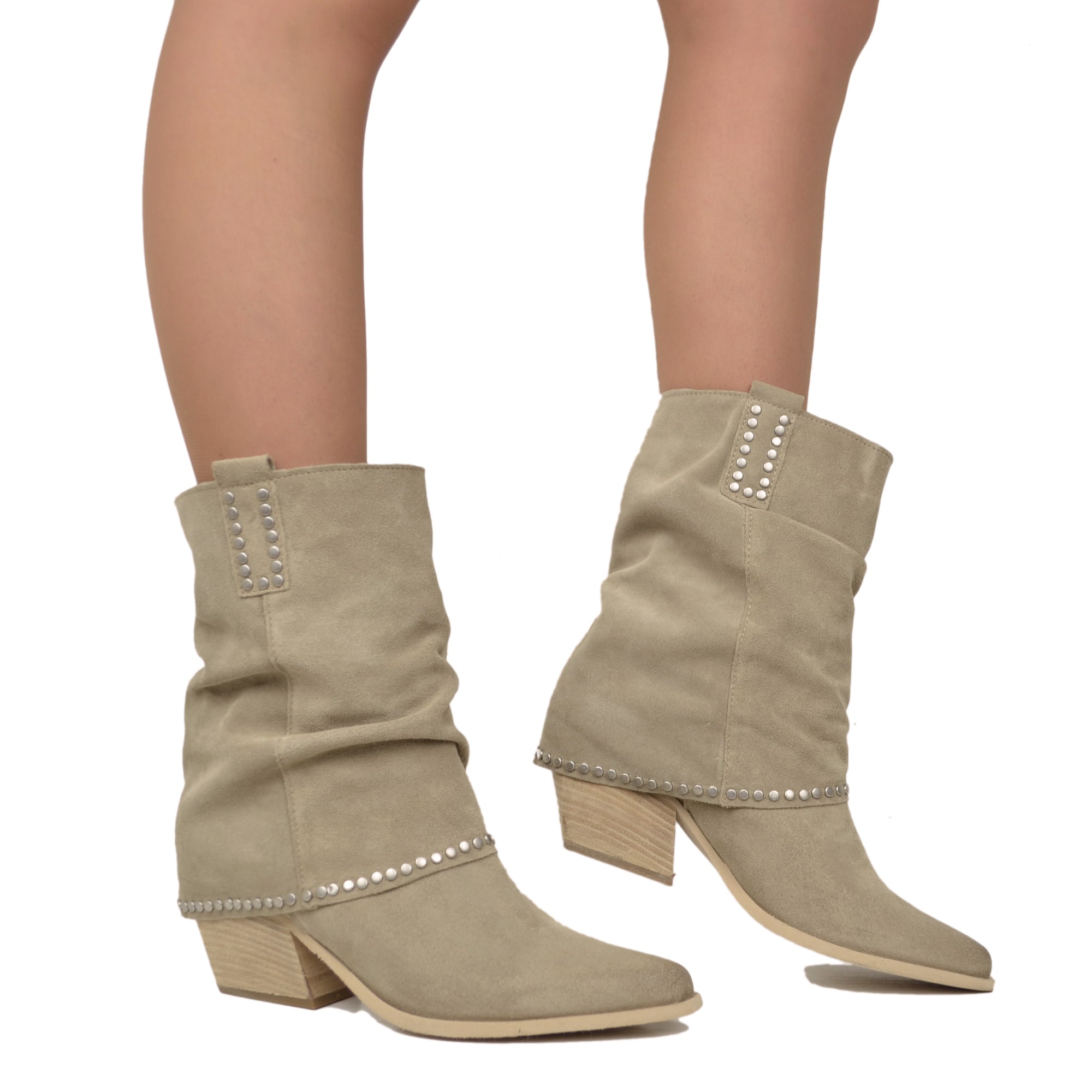 Stivaletti Texani Donna in Pelle Scamosciata Beige con Borchie