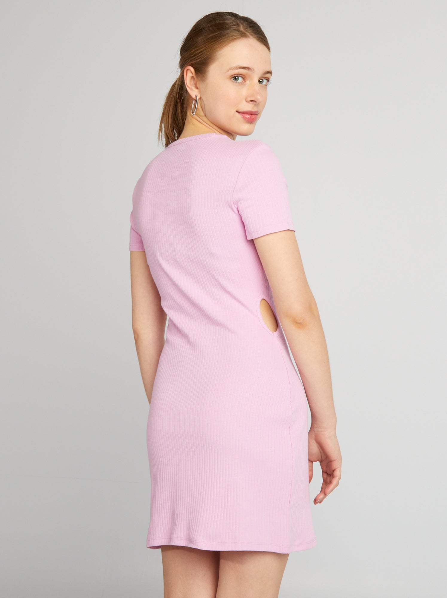 Vestito a tubino in maglia a coste con cut out - VIOLA